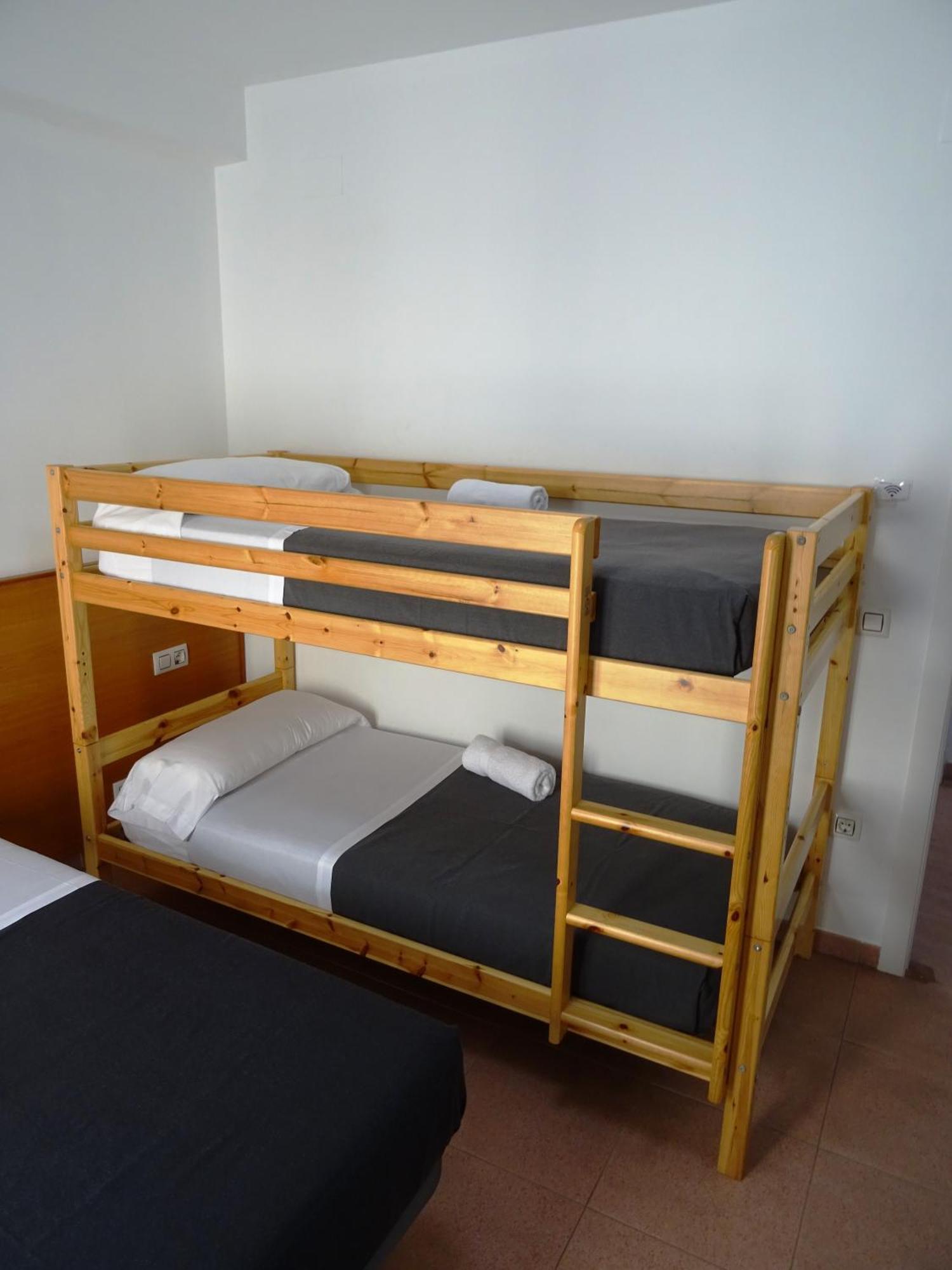 Center Plaza Figueres Apartment Bagian luar foto