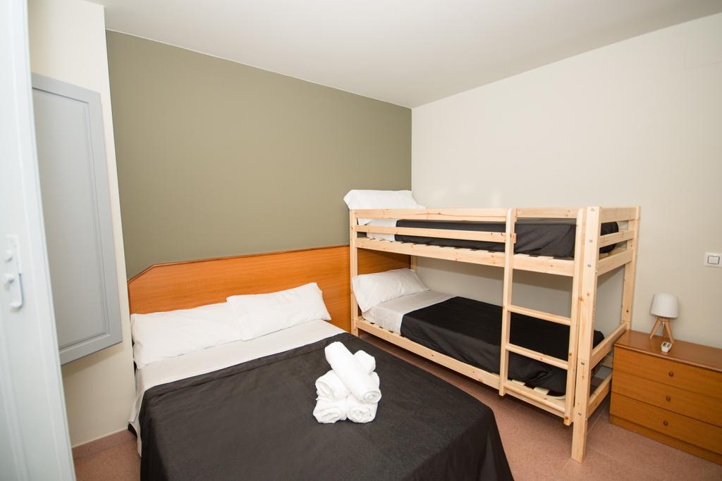 Center Plaza Figueres Apartment Bagian luar foto