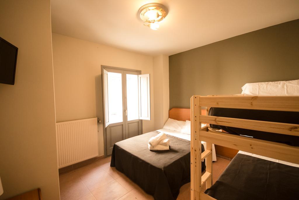 Center Plaza Figueres Apartment Bagian luar foto