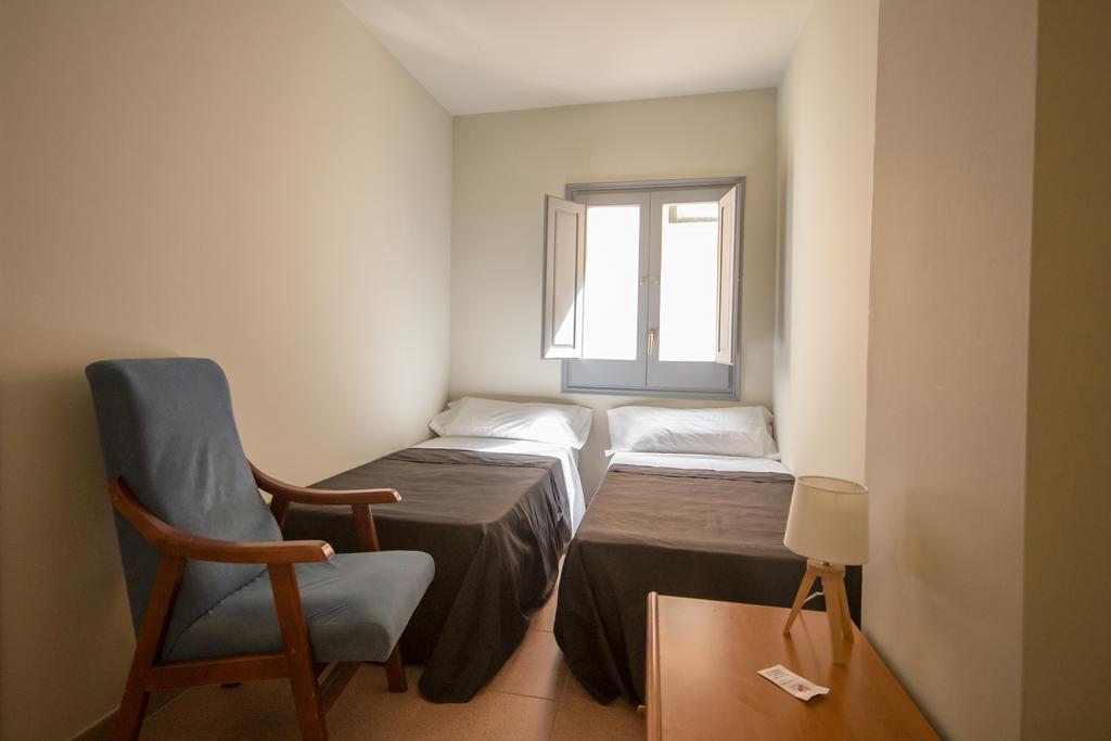 Center Plaza Figueres Apartment Bagian luar foto